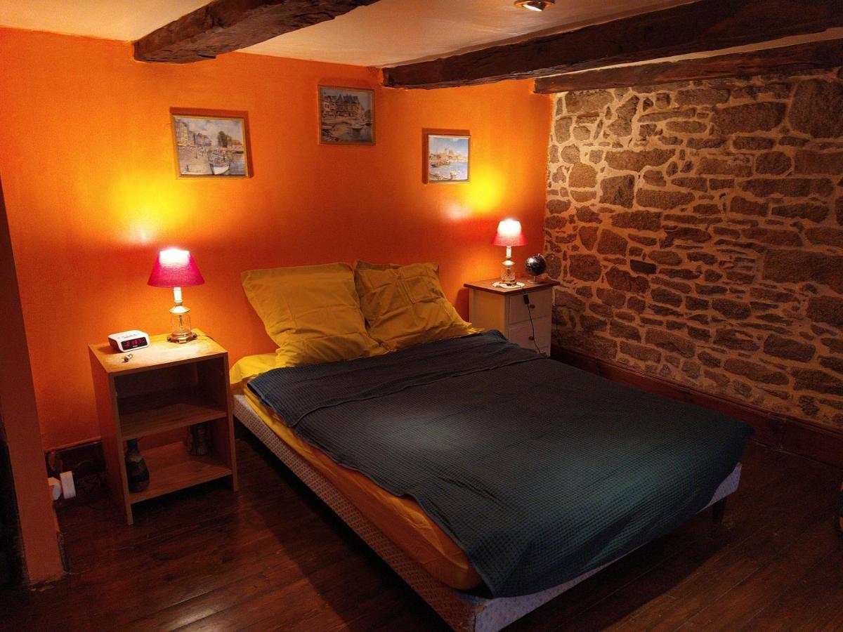 Maison En Granit Bleue Lanhelin Exterior photo